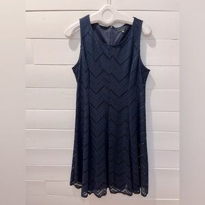 ROBE SANS MANCHES BLEU MARINE – TIANA B – TAILLE 16w